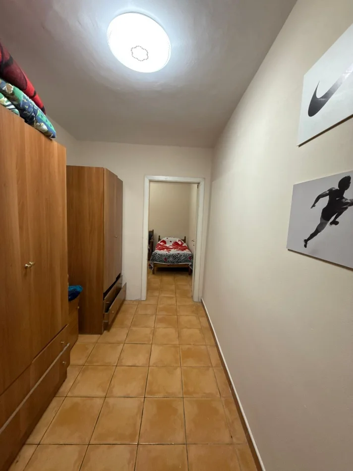 Tirane, jepet me qera apartament 1+1 Kati 3, 65 m² 400 € (21 Dhjetori prane Kryqezimit)