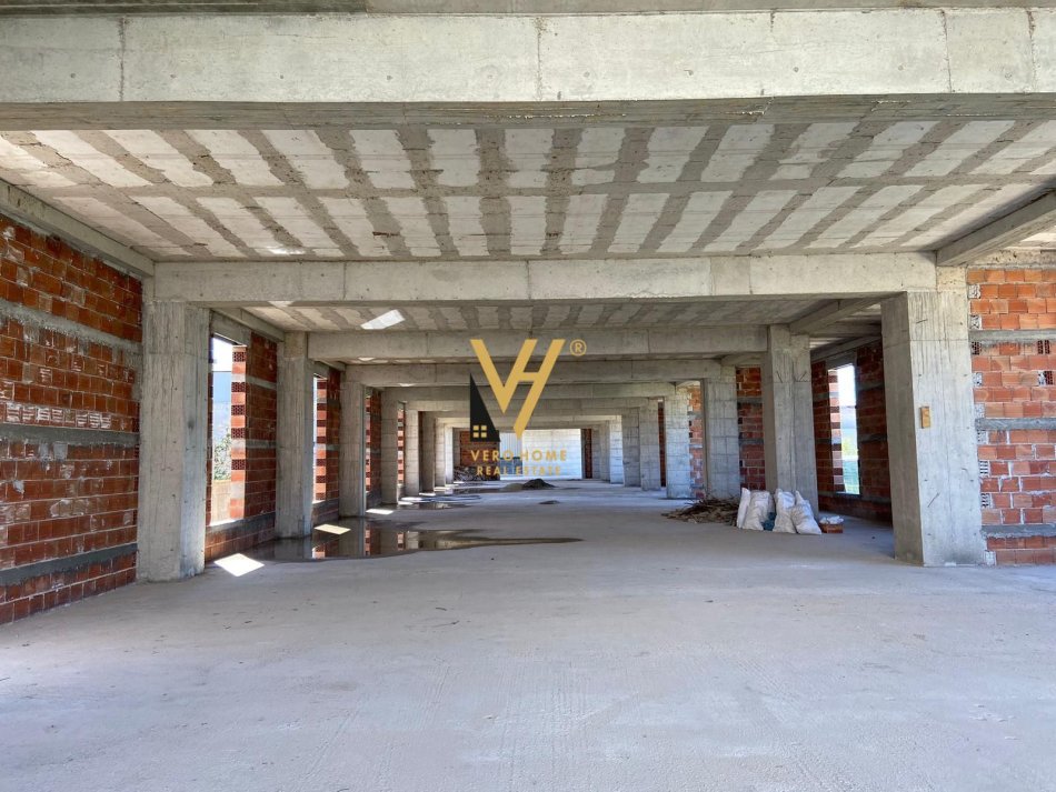 Tirane, jepet me qera magazine Kati 0, 2.500 m² 8.000 € (KAMEZ)