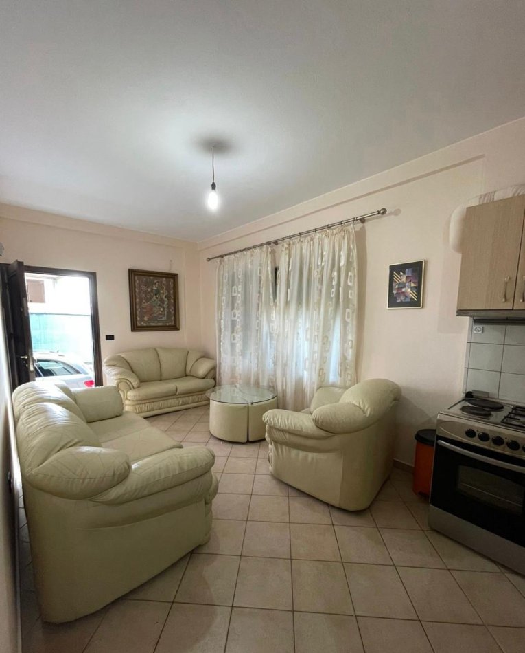 Tirane, jepet me qera apartament 1+1 Kati 1, 70 m² 350 € (selite)