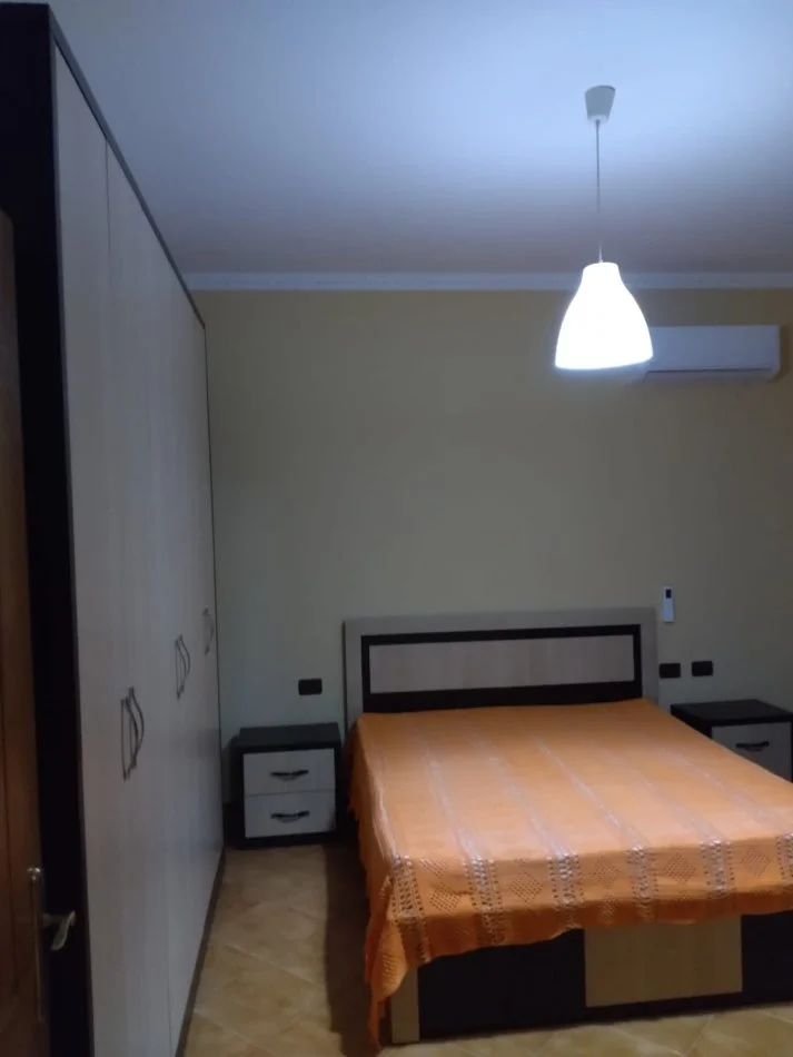 Tirane, jepet me qera apartament 2+1 Kati 2, 100 m² 401 € (rruga ethem haxhi beu)