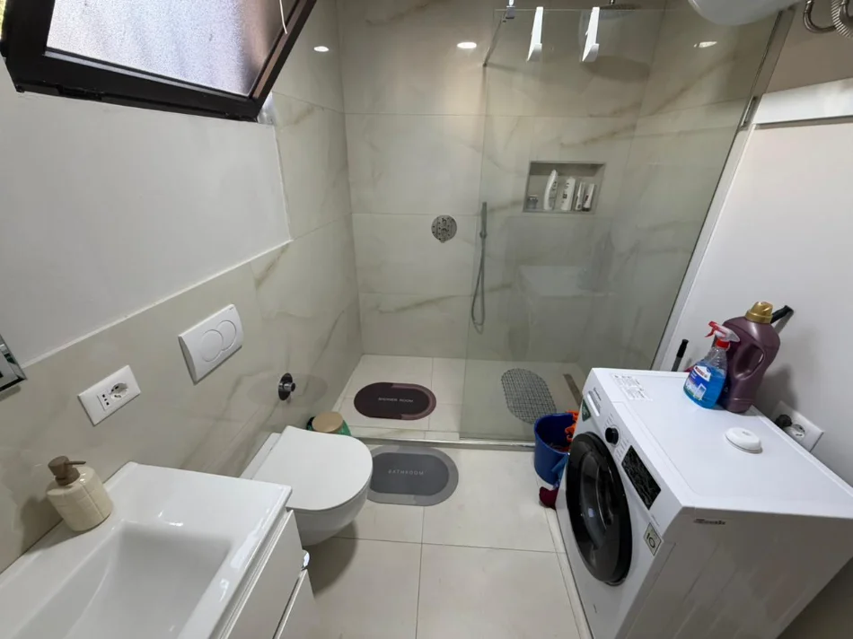 Tirane, jepet me qera apartament 1+1 Kati 1, 60 m² 625 € (shkolla e kuqe)