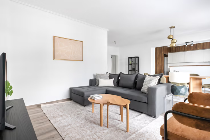 Tirane, jepet me qera apartament 1+1+Ballkon Kati 5, 80 m² 700 € (square 21)