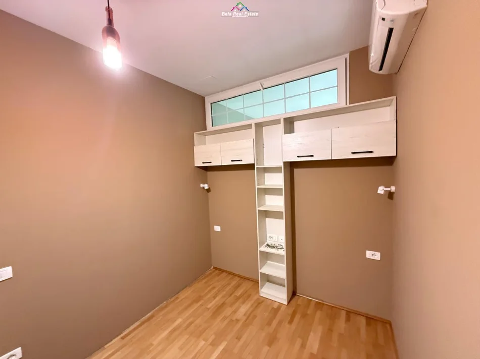 Tirane, jepet me qera apartament 2+1 Kati 1, 160 m² 1.000 € (secret garden residenc)