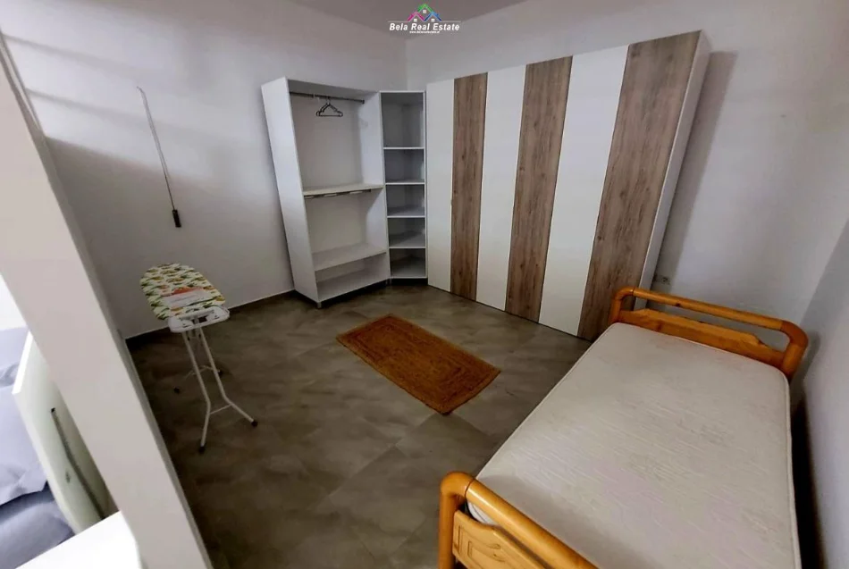 Tirane, jepet me qera Vile 1+1+Ballkon Kati 1, 100 m² 580 € (rruga bardhyl)