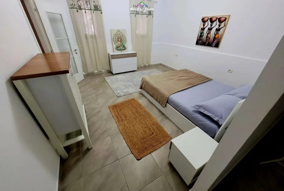 Tirane, jepet me qera Vile 1+1+Ballkon Kati 1, 100 m² 580 € (rruga bardhyl)