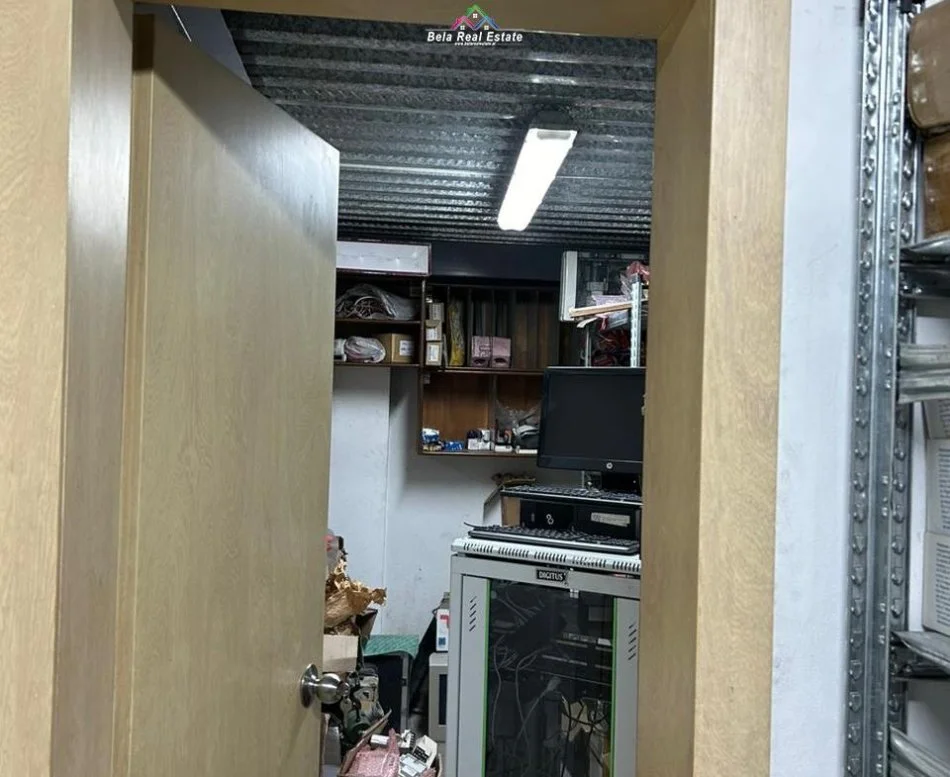 Tirane, jepet me qera zyre Kati 2, 220 m² 2.600 € (PAZARI I RI)