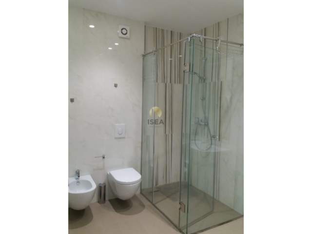 Tirane, jepet me qera apartament 2+1+A+BLK Kati 13, 120 m² 2.000 Euro (Stadiumi “Air Albania” tek Amabsador 3)