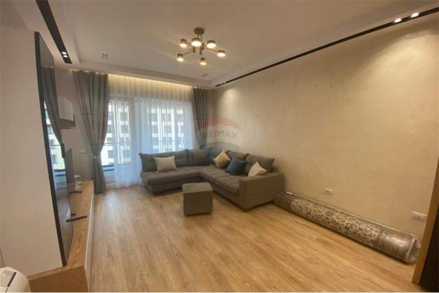 Tirane, jepet me qera apartament 1+1 Kati 9, 77 m² 550 Euro (21 Dhjetori)