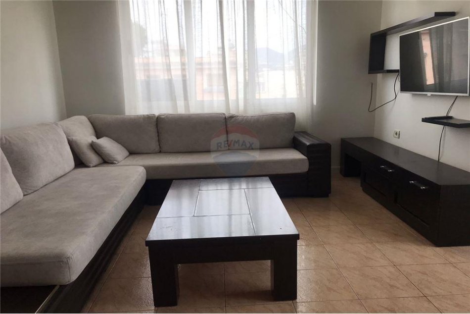 Tirane, jepet me qera apartament 2+1 Kati 4, 77 m² 550 € (Rruga e Durresit)