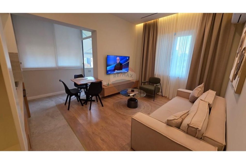 Tirane, jepet me qera apartament 1+1 Kati 4, 55 m² 700 € (Rruga e Barrikadave)