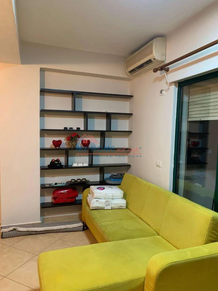Tirane, jepet me qera apartament 1+1+Ballkon Kati 5, 60 m² 450 € (Don Bosko)