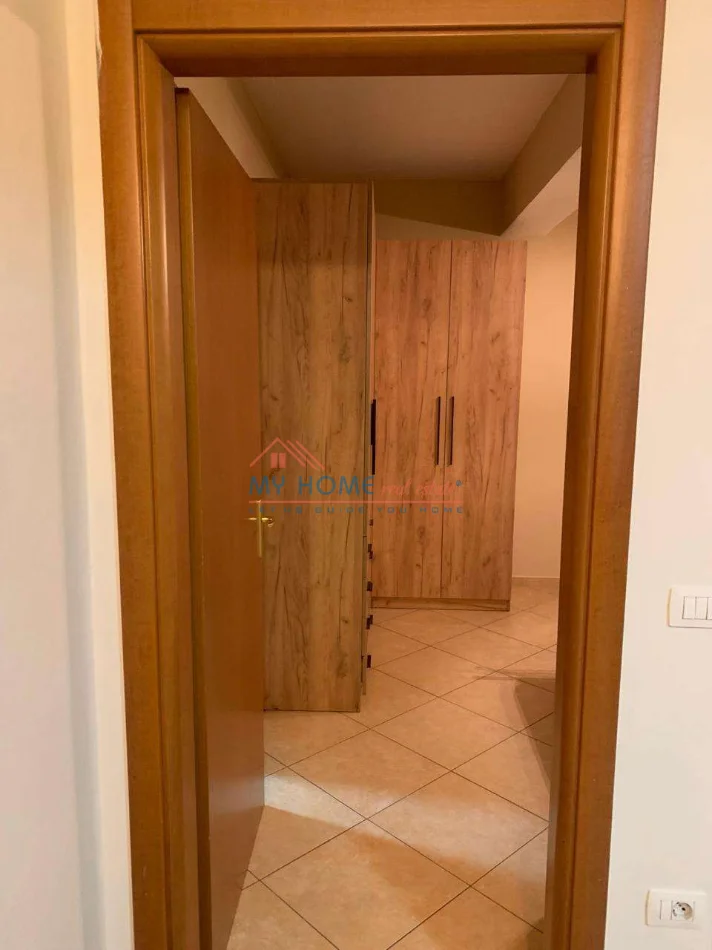 Tirane, jepet me qera apartament 1+1+Ballkon Kati 5, 60 m² 450 € (Don Bosko)