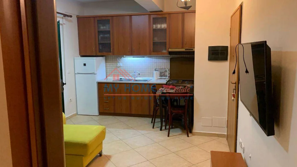 Tirane, jepet me qera apartament 1+1+Ballkon Kati 5, 60 m² 450 € (Don Bosko)