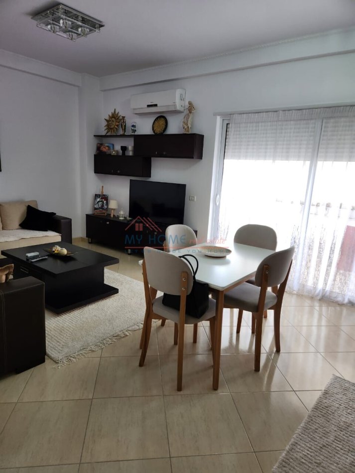 Tirane, jepet me qera apartament 1+1+Ballkon, Kati 3, 70 m² 350 € (Fresk)