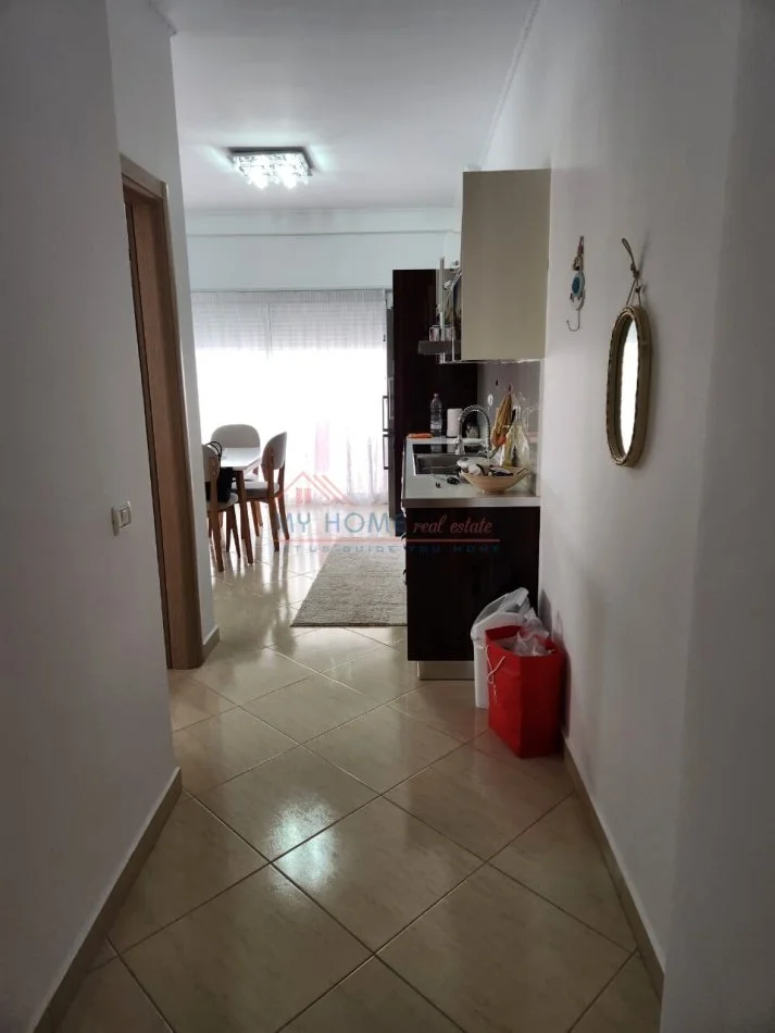 Tirane, jepet me qera apartament 1+1+Ballkon, Kati 3, 70 m² 350 € (Fresk)