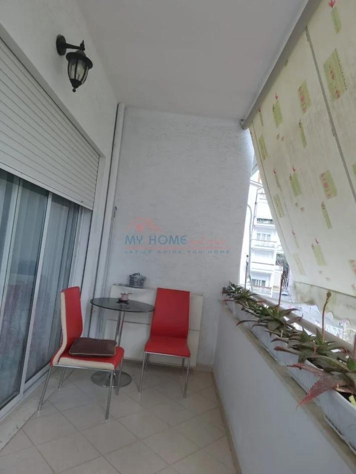 Tirane, jepet me qera apartament 1+1+Ballkon, Kati 3, 70 m² 350 € (Fresk)