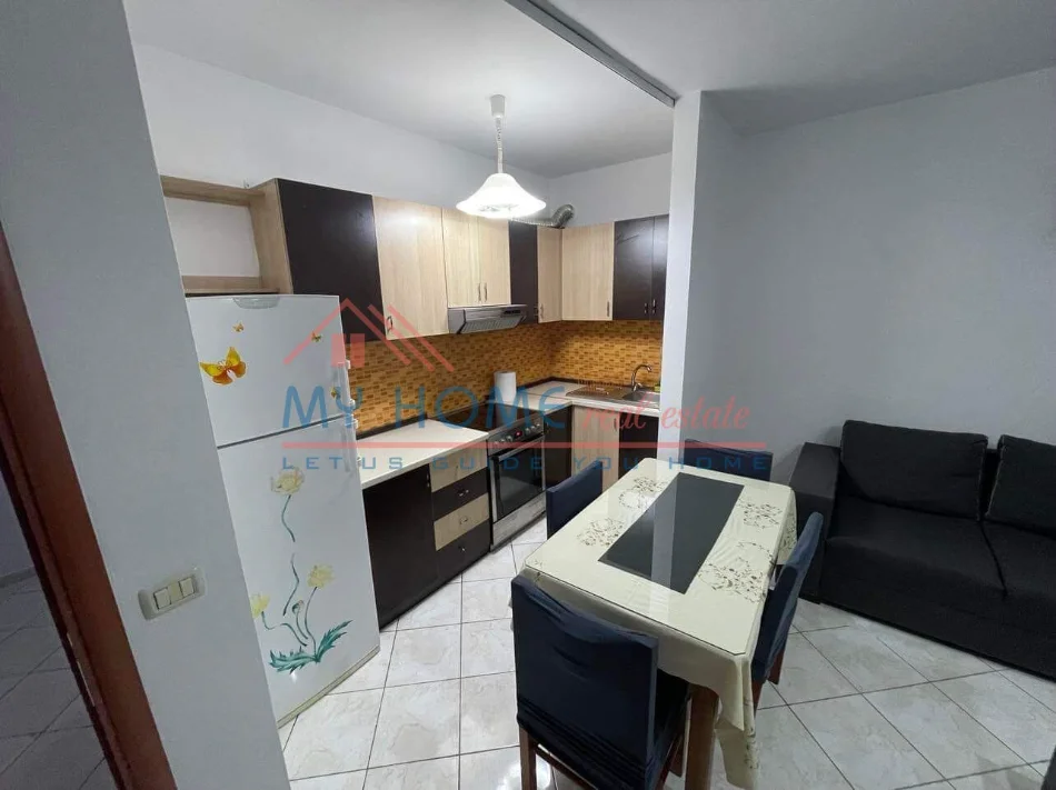 Tirane, jepet me qera apartament 1+1+Ballkon Kati 4, 73 m² 400 € (Laprake)