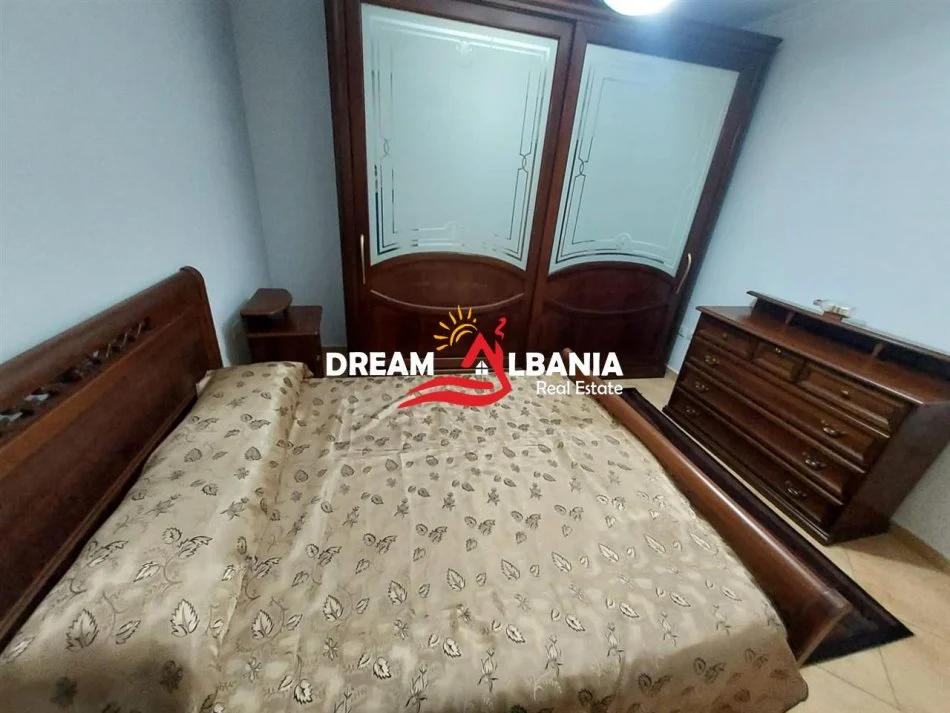 Tirane, jepet me qera apartament 1+1 Kati 3, 74 m² 550 € (prane Delijorgjit)