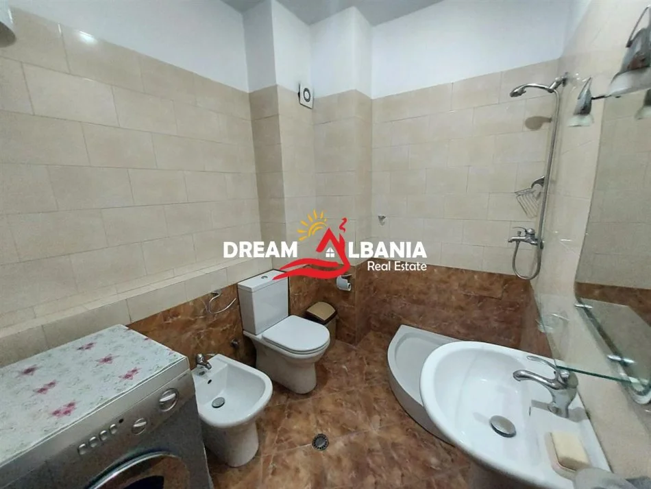 Tirane, jepet me qera apartament 1+1 Kati 3, 74 m² 550 € (prane Delijorgjit)