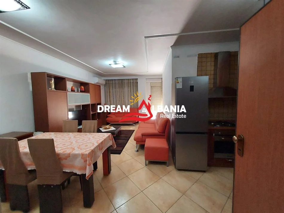 Tirane, jepet me qera apartament 1+1 Kati 3, 74 m² 550 € (prane Delijorgjit)