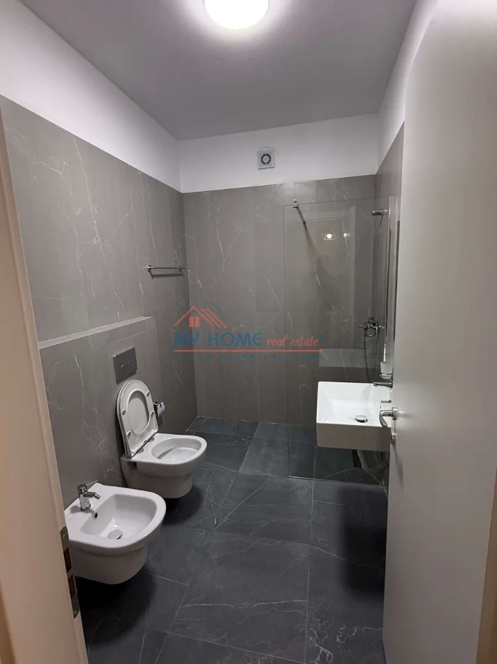 Tirane, jepet me qera apartament 1+1+Ballkon Kati 3, 70 m² 570 € (5 Maji)