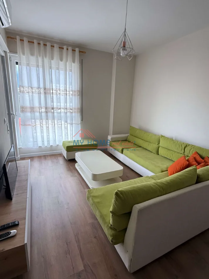 Tirane, jepet me qera apartament 1+1+Ballkon Kati 3, 70 m² 570 € (5 Maji)