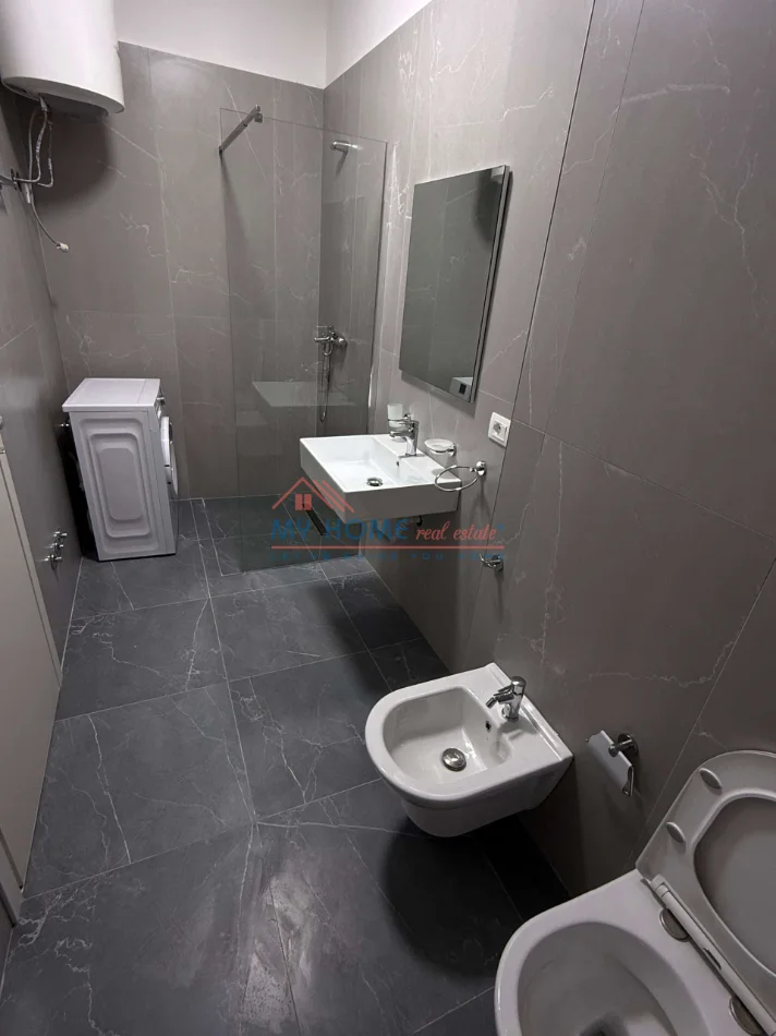 Tirane, jepet me qera apartament 1+1+Ballkon Kati 4, 70 m² 520 € (5 Maji)