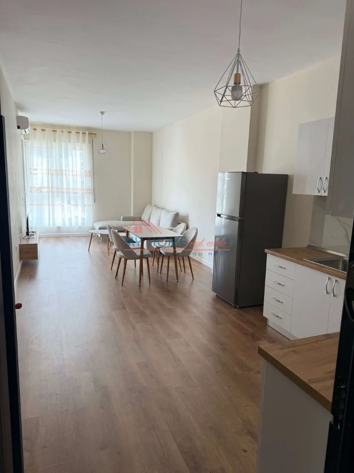 Tirane, jepet me qera apartament 1+1+Ballkon Kati 3, 70 m² 570 € (5 Maji)