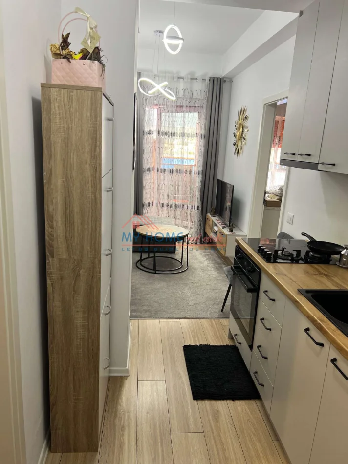 Tirane, jepet me qera apartament 1+1+Ballkon Kati 6, 50 m² 400 € (Ali Demi)