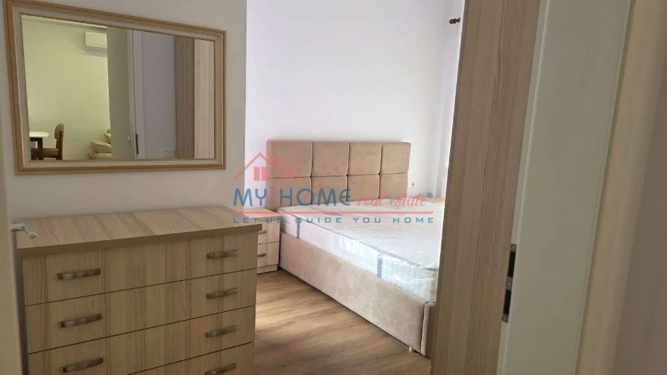 Tirane, jepet me qera apartament 1+1+Ballkon Kati 5, 55 m² 500 € (Ali Demi)