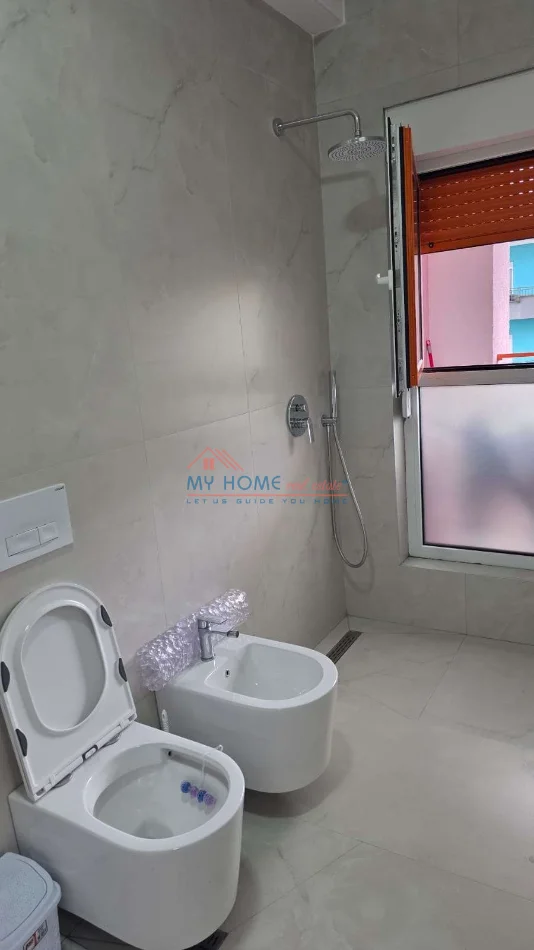 Tirane, jepet me qera apartament 1+1+Ballkon Kati 5, 55 m² 500 € (Ali Demi)