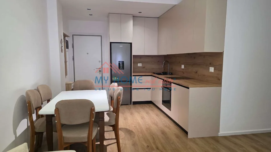 Tirane, jepet me qera apartament 1+1+Ballkon Kati 5, 55 m² 500 € (Ali Demi)