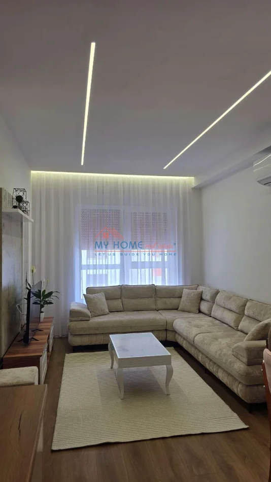 Tirane, jepet me qera apartament 1+1+Ballkon Kati 5, 55 m² 500 € (Ali Demi)
