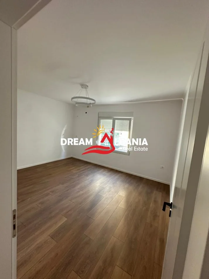 Tirane, shitet apartament 1+1 Kati 4, 52 m² 95.000 € (porcelan)