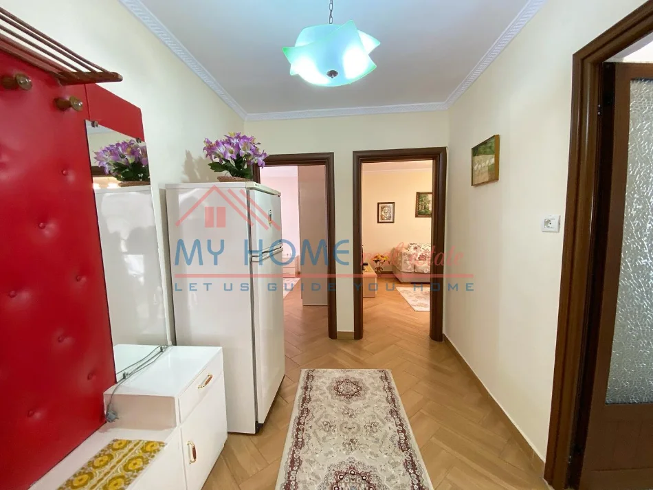 Tirane, jepet me qera apartament 1+1+Ballkon Kati 4, 61 m² 570 € (Rruga Mine Peza)