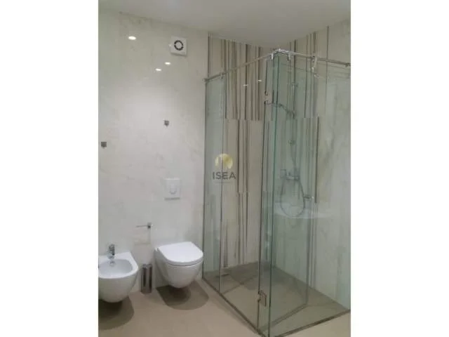 Tirane, jepet me qera apartament 2+1+A+BLK Kati 13, 120 m² 2.000 Euro (Stadiumi “Air Albania” tek Amabsador 3)