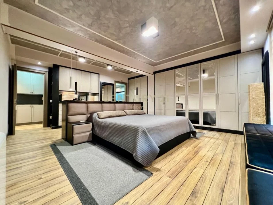 Tirane, jepet me qera apartament 2+1 Kati 4, 190 m² 1.900 € (qender)