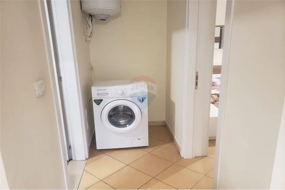 Tirane, jepet me qera apartament 1+1 Kati 5, 70 m² 450 € (21 Dhjetori)