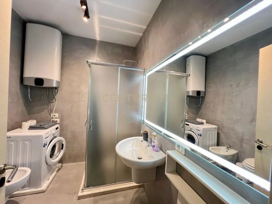 Tirane, jepet me qera apartament 2+1 Kati 4, 100 m² 650 € (kodra e diellit)