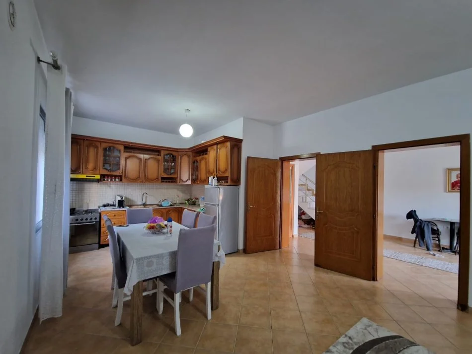Tirane, shitet shtepi 2 Katshe Kati 0, 315 m² 280.000 € (yrshek)
