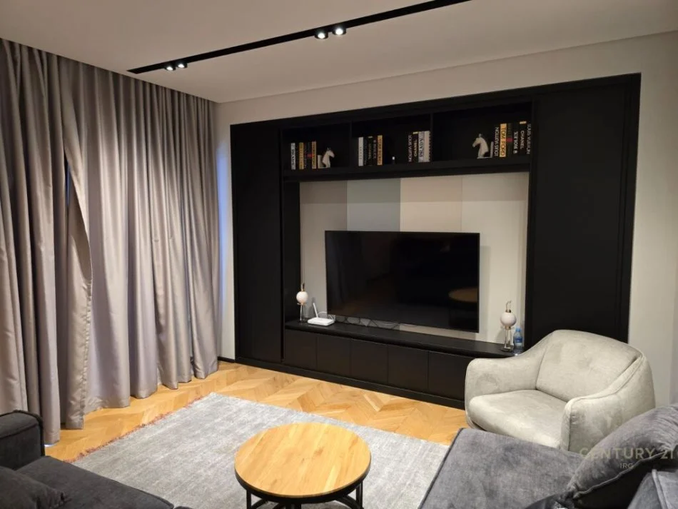 Tirane, jepet me qera 2+1+Ballkon Kati 3, 115 m² 750 € (Unaza e Re)