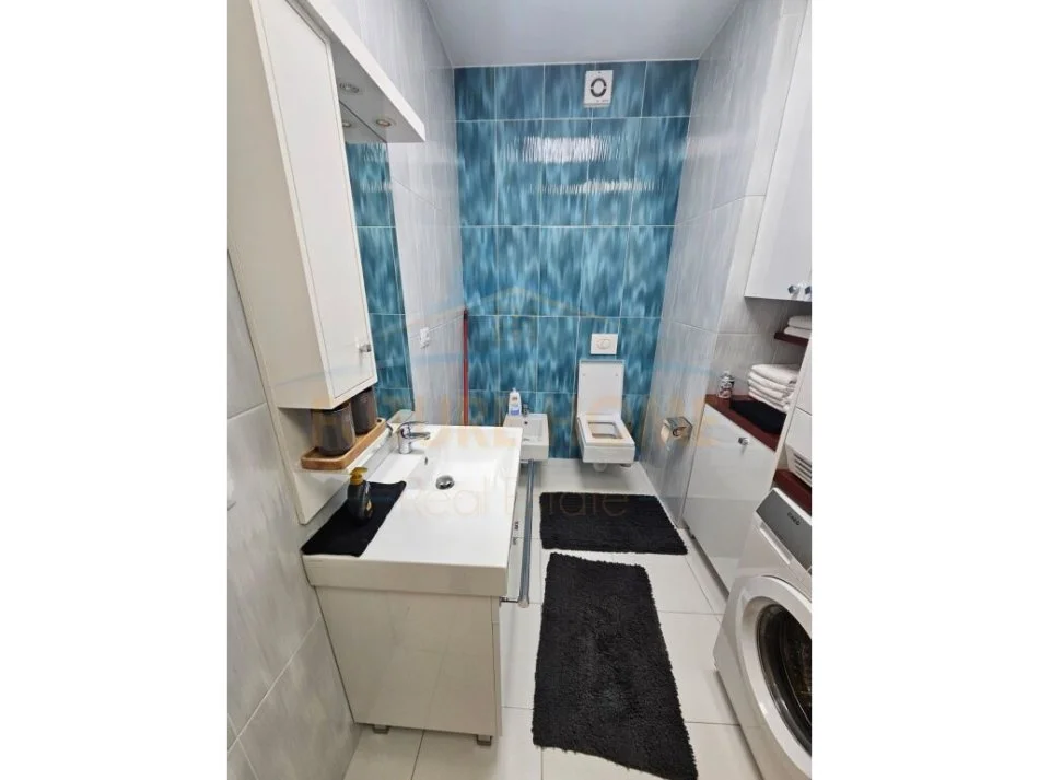 Tirane, jepet me qera apartament 2+1+Aneks+Ballkon Kati 19, 100 m² 1.500 € (ambasador 3, air albania)