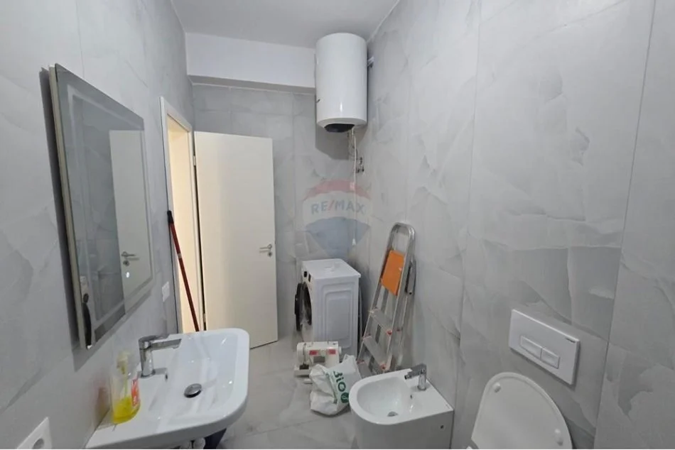 Tirane, jepet me qera apartament 1+1 Kati 5, 65 m² 400 € (Ali Demi)