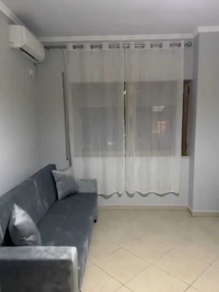 Tirane, jepet me qera apartament 2+1 Kati 5, 85 m² 700 € (Rruga Mysym Shyri)