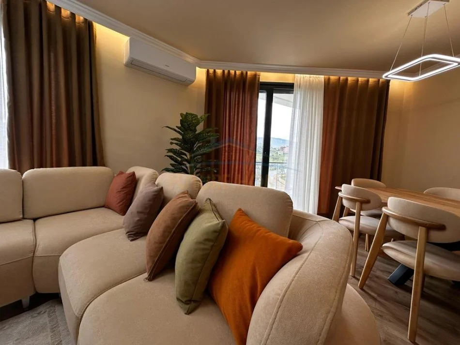 Tirane, jepet me qera apartament 2+1+Aneks+Ballkon Kati 1, 116 m² 1.200 € (liqeni i thate)