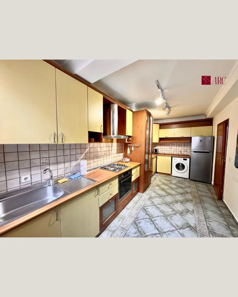 Tirane, shitet apartament+verande | Penthouse 2+1+Aneks+Ballkon Kati 10, 197 m² 590.000 € (Blloku)