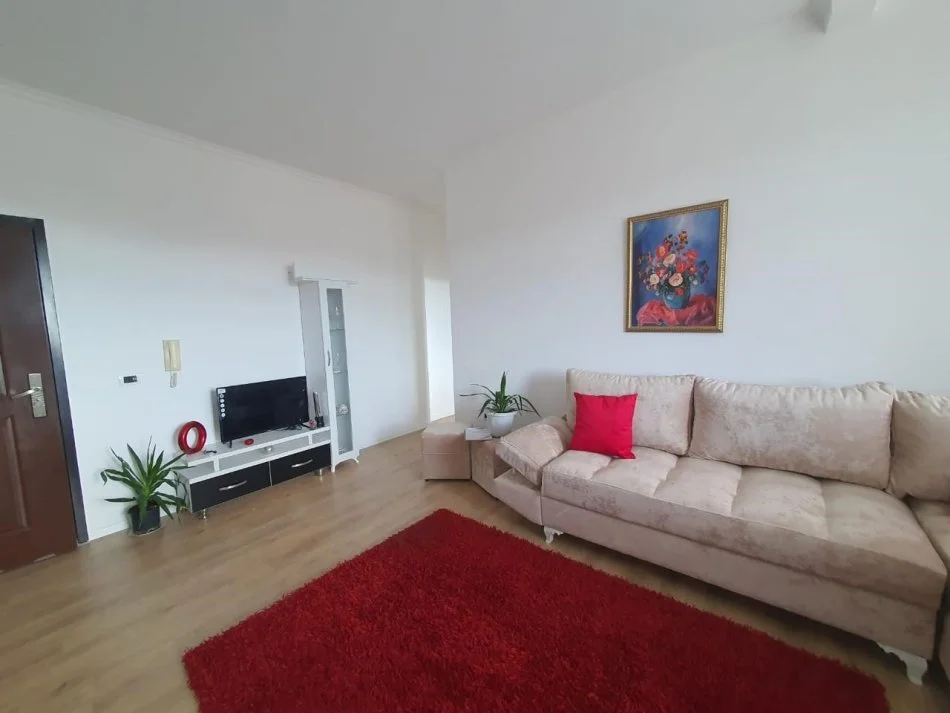 Tirane, jepet me qera apartament 2+1+Ballkon Kati 5, 90 m² 430 € (besim alla)