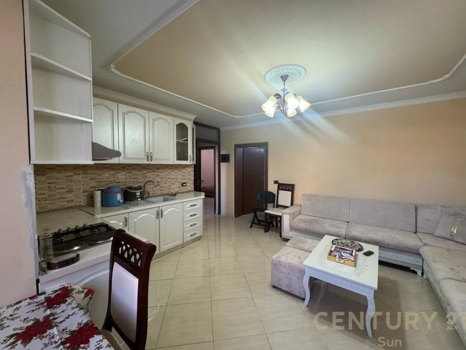 Tirane, jepet me qera apartament 2+1 , 76 m² 600 € (Rizat Cerova)