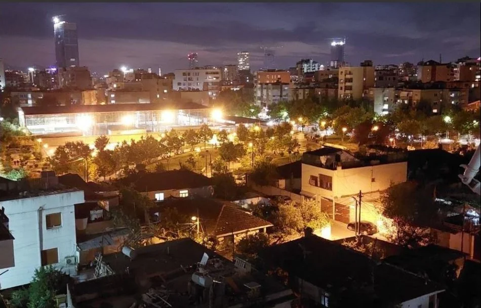 Tirane, me qera Apartament 2+1+BLK Kati 3, i Mobiluar , 49000 Leke ngjitur me Ish Fushen ALI DEMI