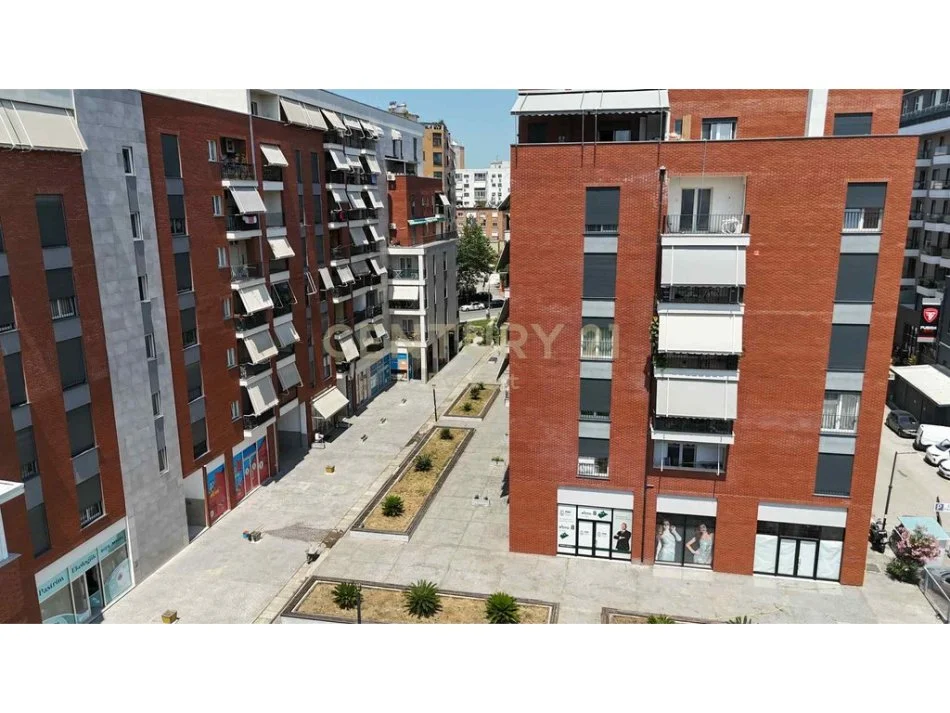Tirane, shes apartament 2+1 Kati 8, 397 m² 258.000 € (ali dem)